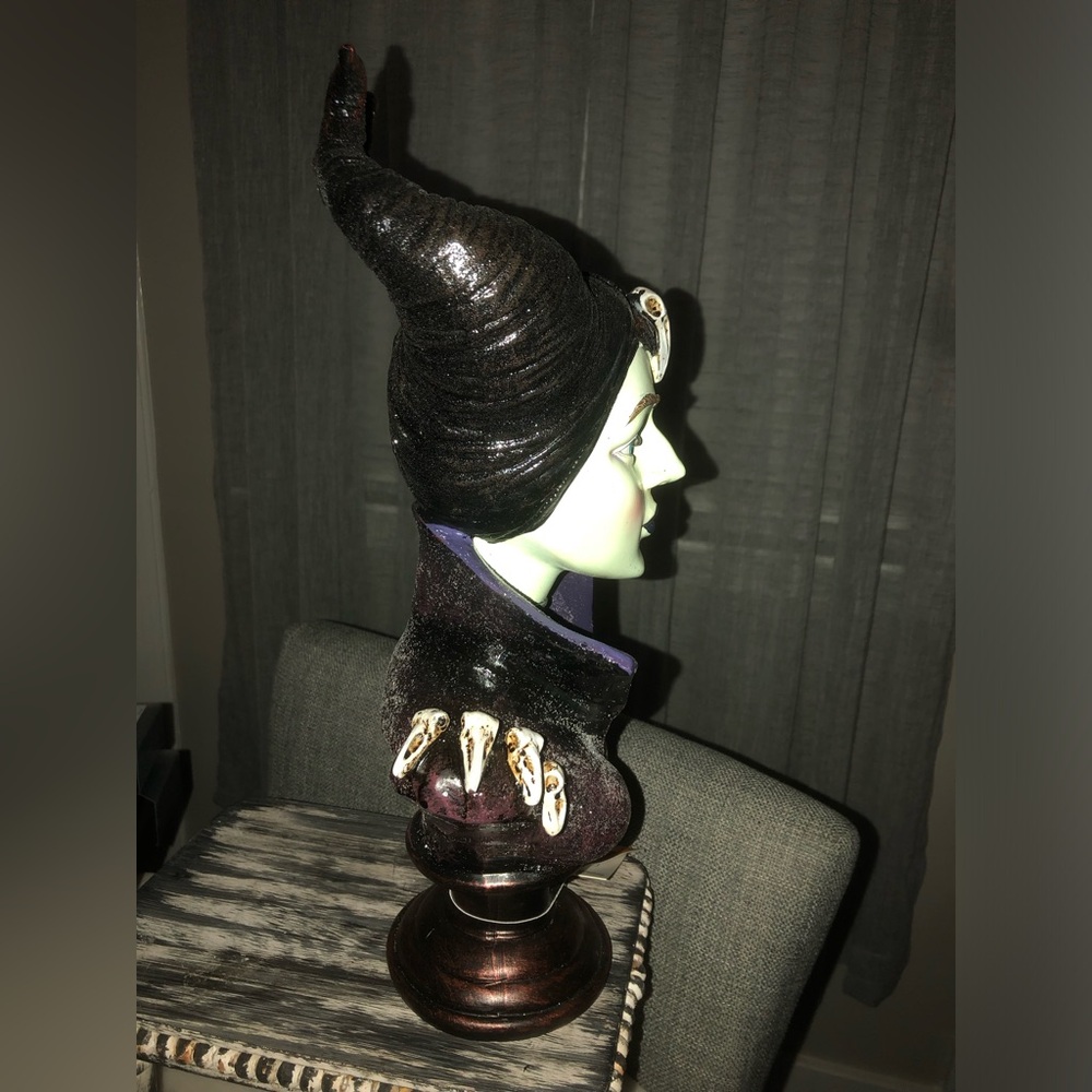 🖤 Maleficent Bust - LED - Picture 2 of 7